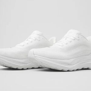 Alo runner sneaker size women’s 9 used once great condition